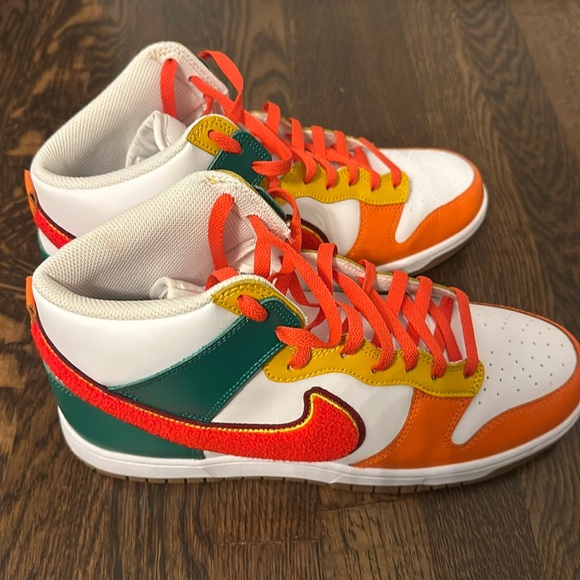 Nike Dunk High 'Chenille Swoosh' - Picture 1 of 3